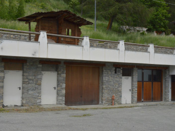 Caseificio Cogne - esterno garage, locali tecnici, magazzini
